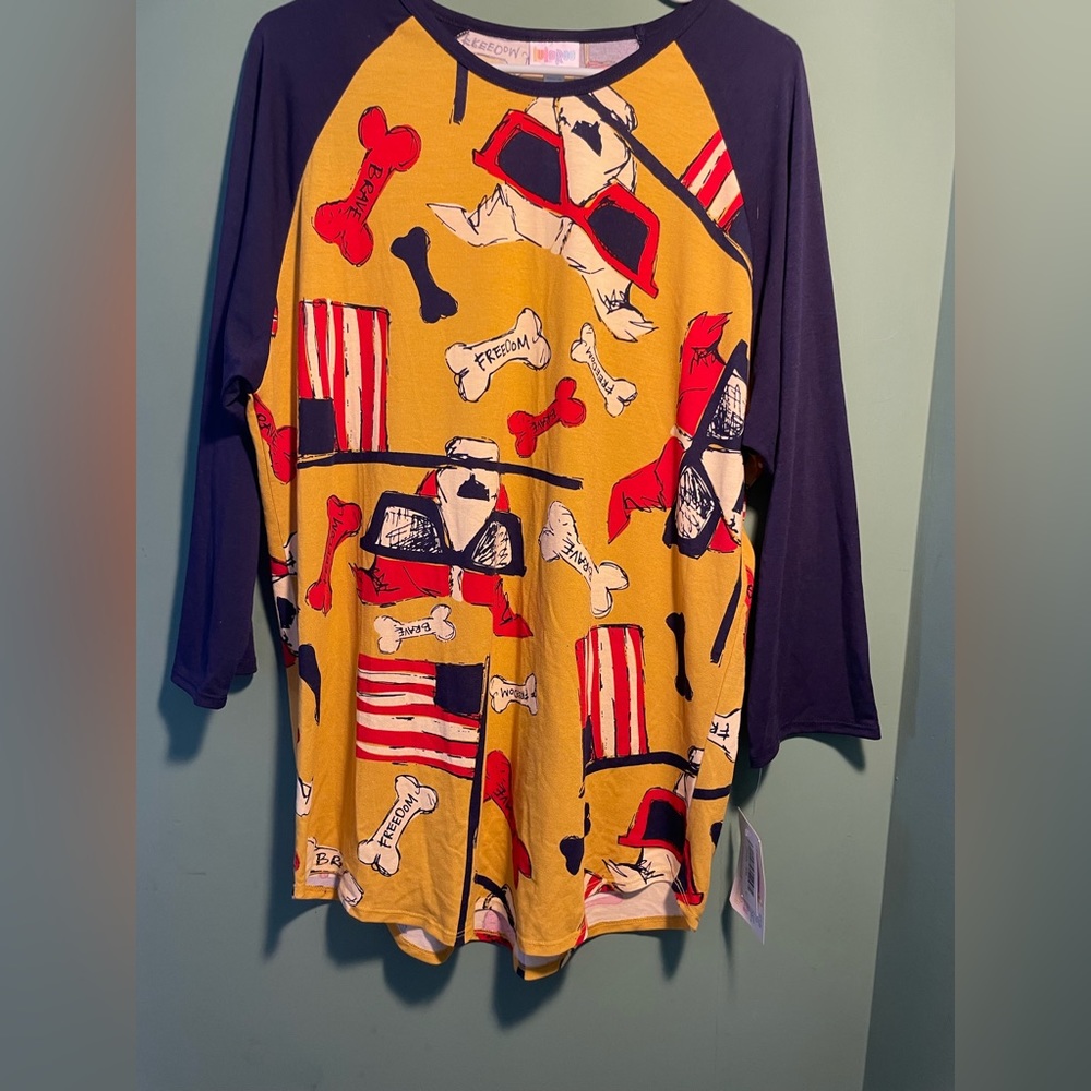 - Lularoe, Randy style ladies T-shirt, featuring dogs, very cute size 2X